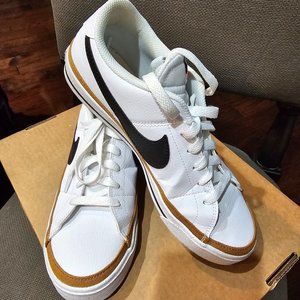 Nike Court Legacy size 9.5